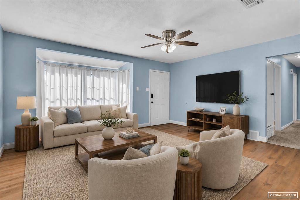 212 Mountain View Drive, Azle, TX 76020