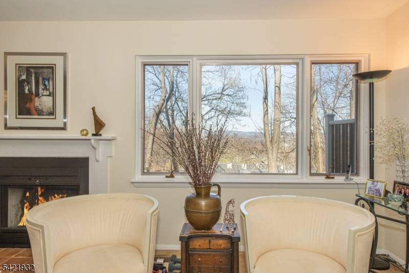 313 Stephanie Dr, North Caldwell Boro, NJ 07006