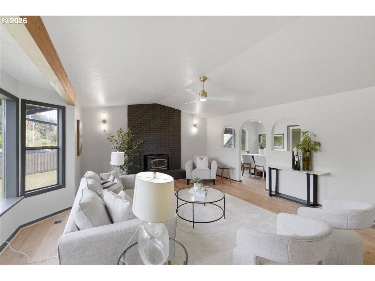 15010 CLACKAMAS RIVER DR, Oregon City, OR 97045