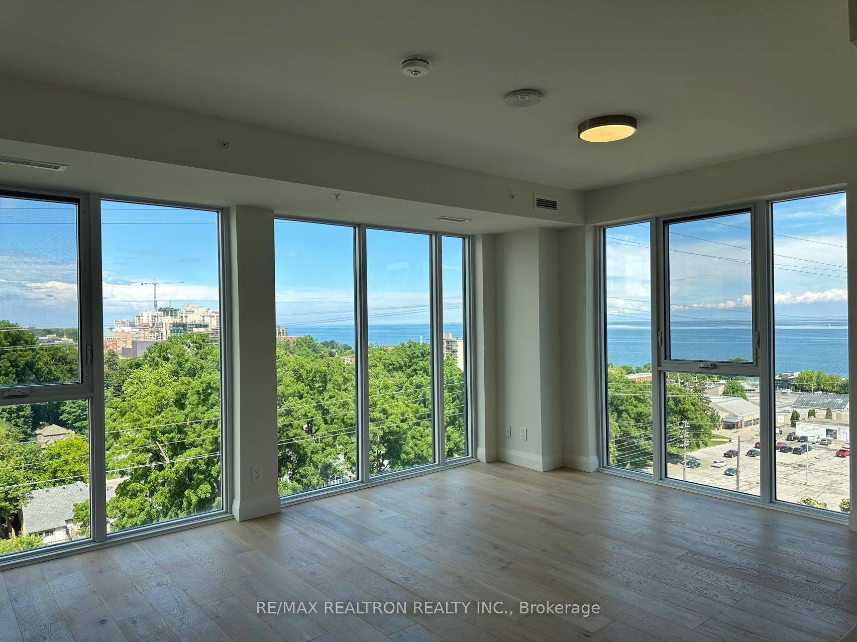 500 Brock AVE #1006, Burlington, ON L7S 0A5