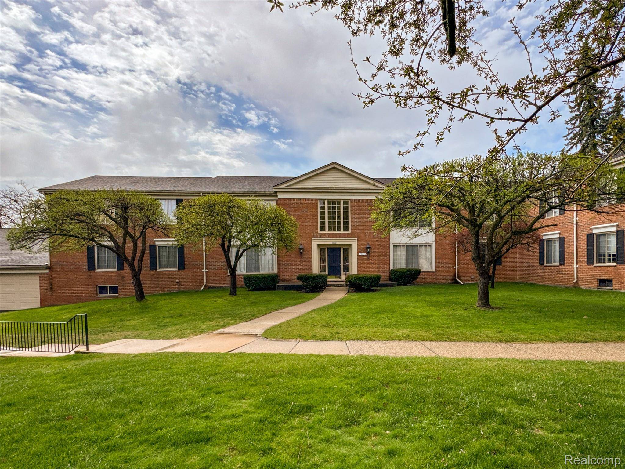 29676 Middlebelt RD #2202, Farmington Hills, MI 48334