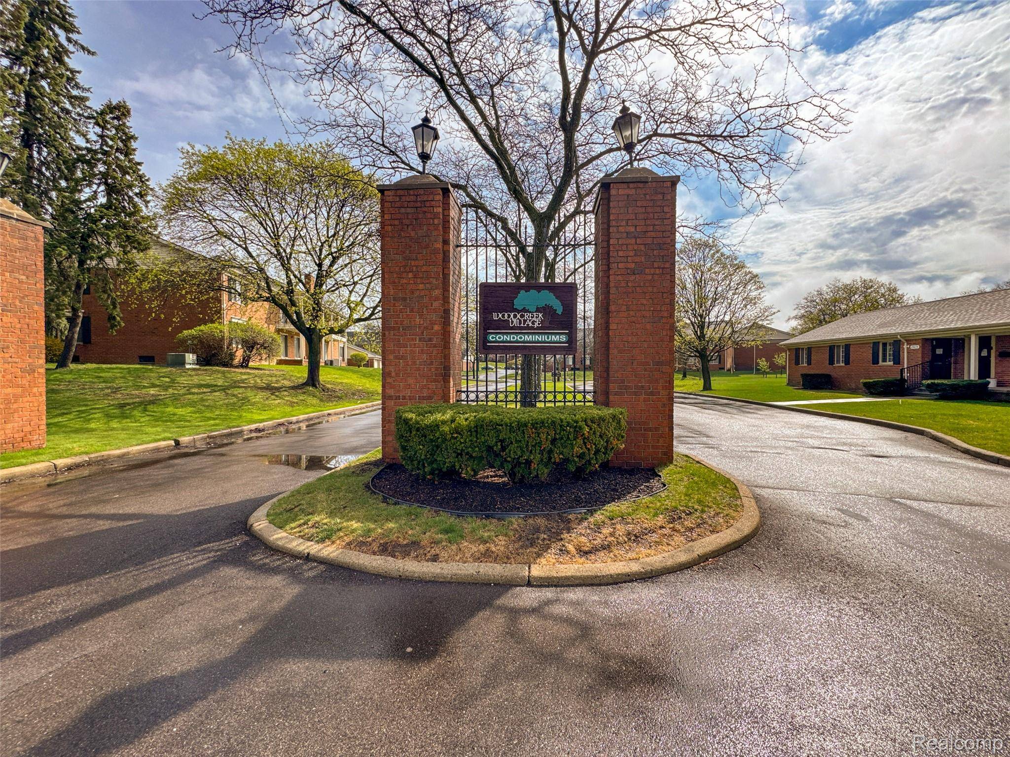 29676 Middlebelt RD #2202, Farmington Hills, MI 48334