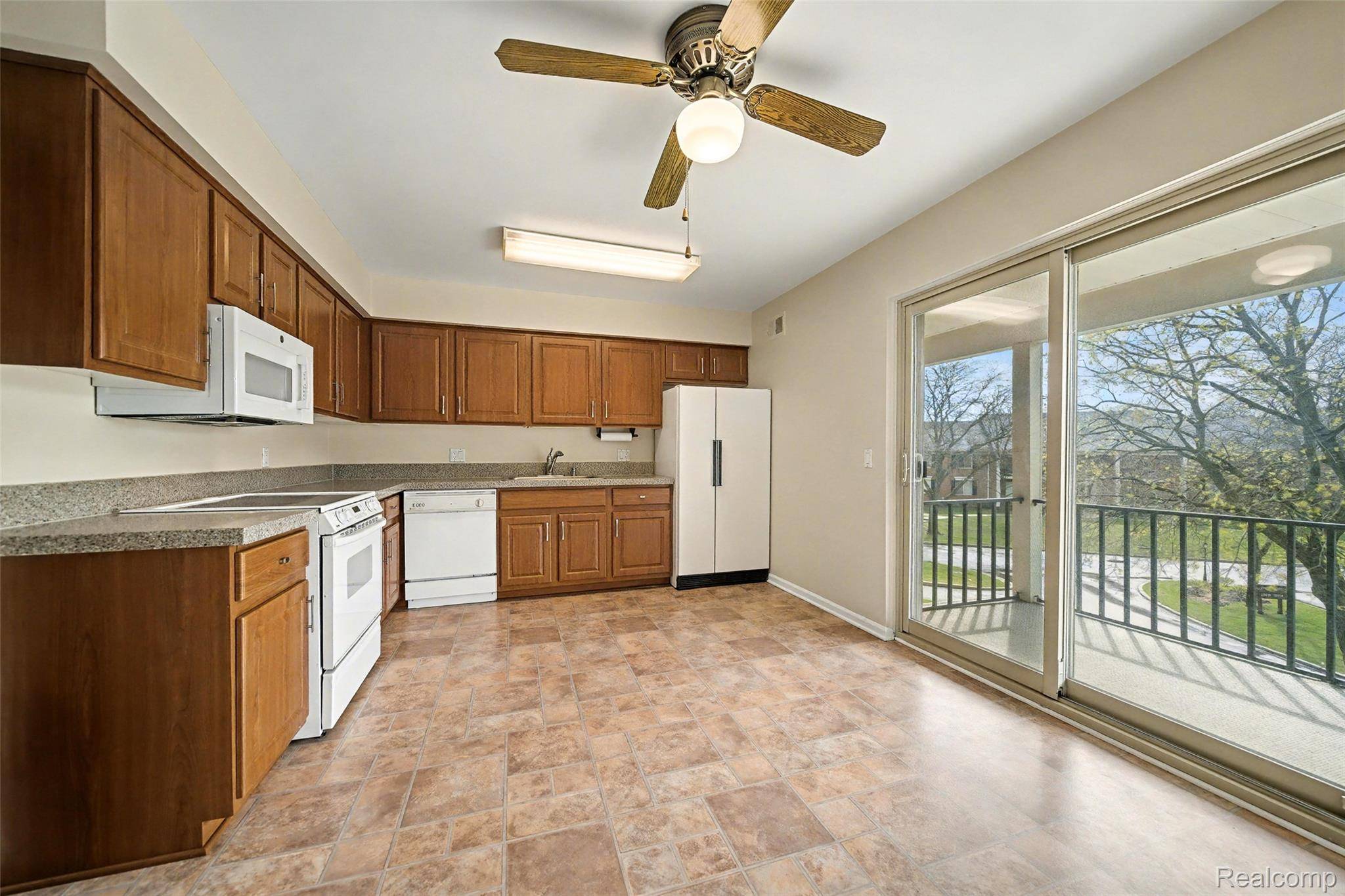 29676 Middlebelt RD #2202, Farmington Hills, MI 48334