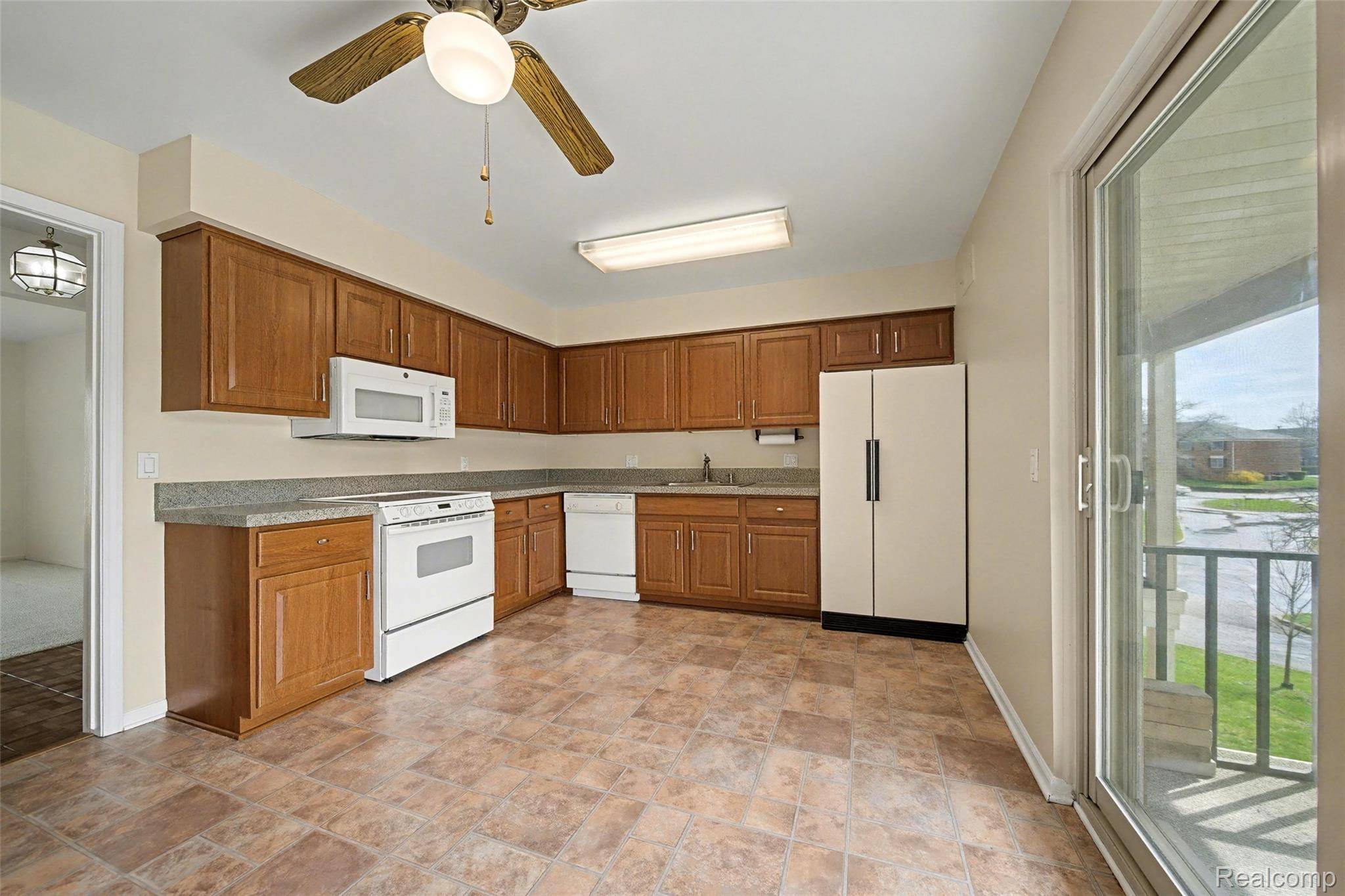 29676 Middlebelt RD #2202, Farmington Hills, MI 48334