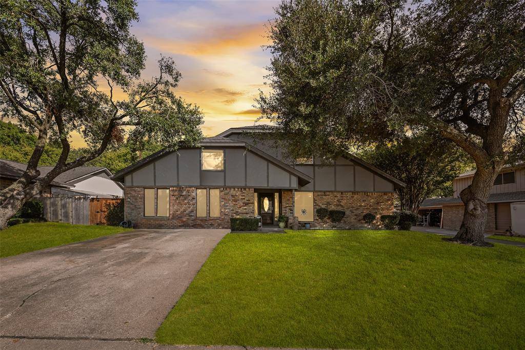 2308 Louise Lane, Ennis, TX 75119