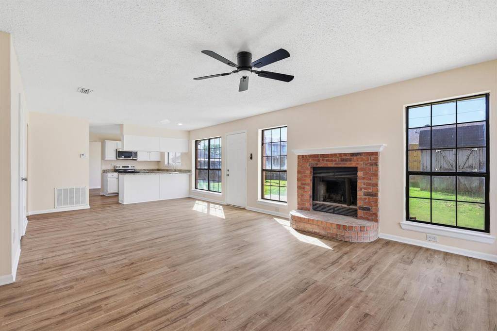 610 Squaw Creek Court, Arlington, TX 76018