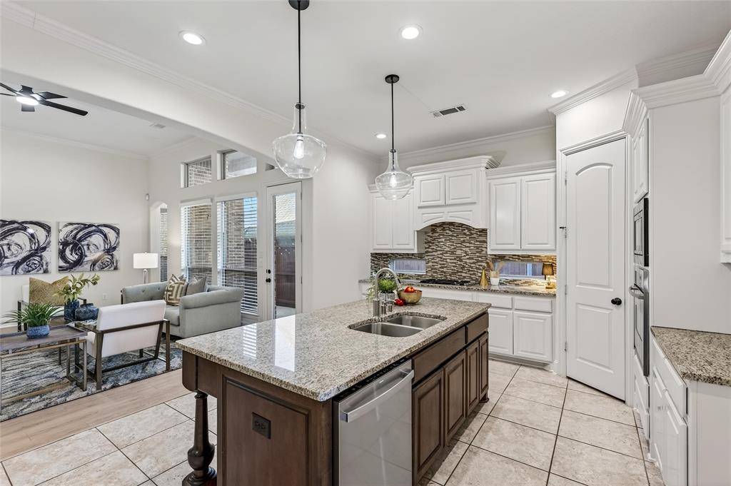 416 King Galloway Drive, Lewisville, TX 75056