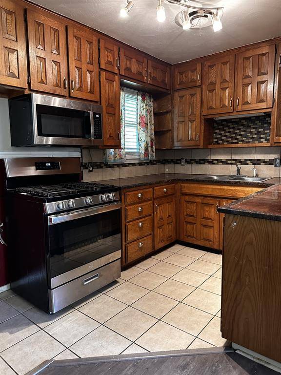 1804 England Road, Arlington, TX 76013