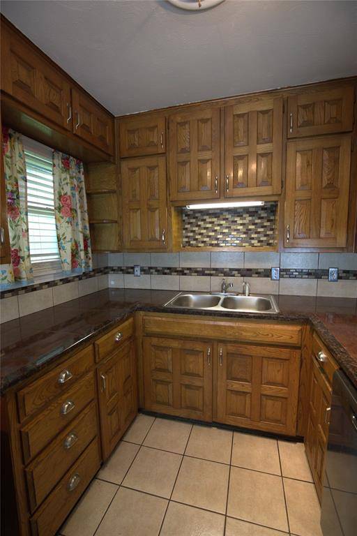 1804 England Road, Arlington, TX 76013