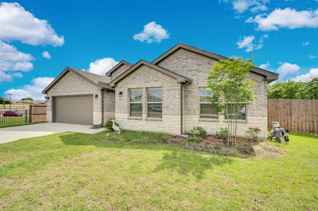500 Jolie Court, Joshua, TX 76058