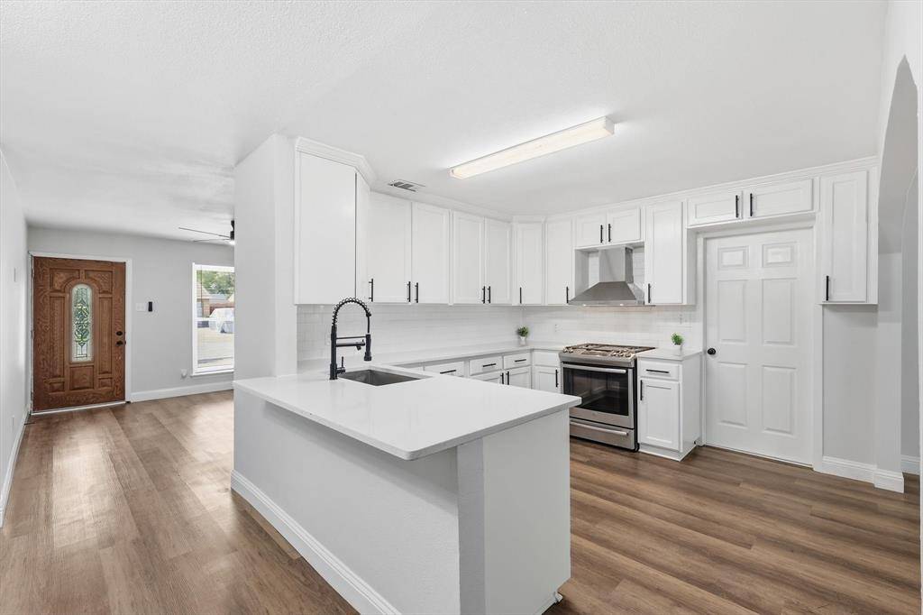 306 Baron Place, Grand Prairie, TX 75051