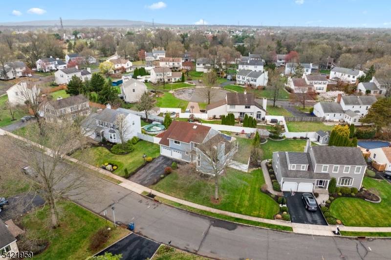 16 Ditmars Cir, Hillsborough Twp., NJ 08844