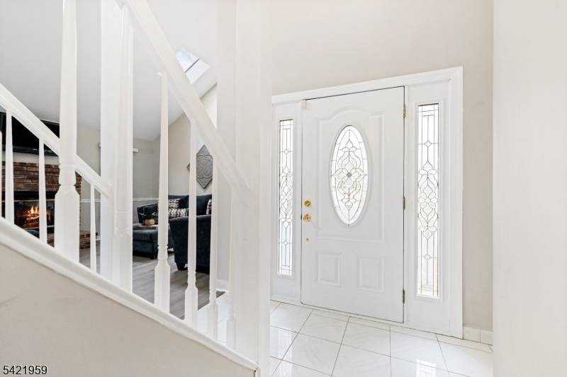 16 Ditmars Cir, Hillsborough Twp., NJ 08844