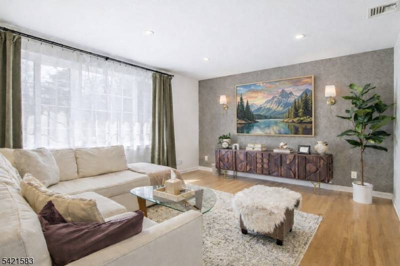 27 Garden Oval, Springfield Twp., NJ 07081