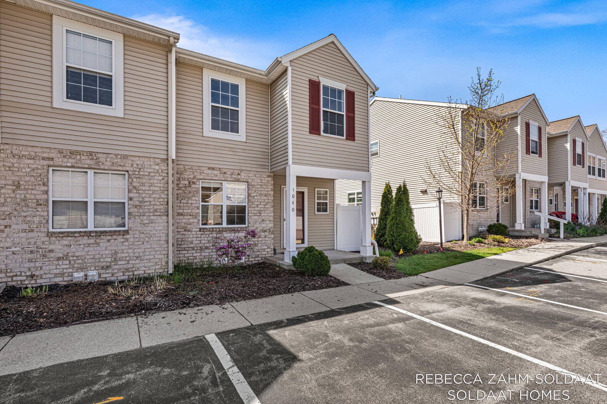 1040 Ada Place DR SE, Ada Twp, MI 49546