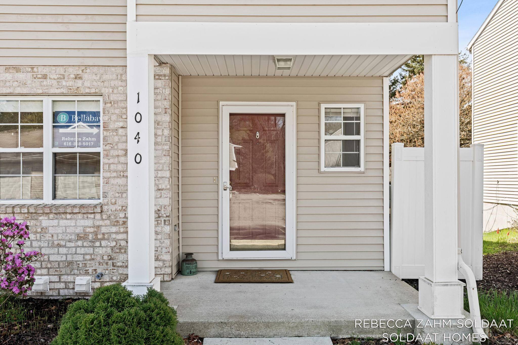 1040 Ada Place DR SE, Ada Twp, MI 49546