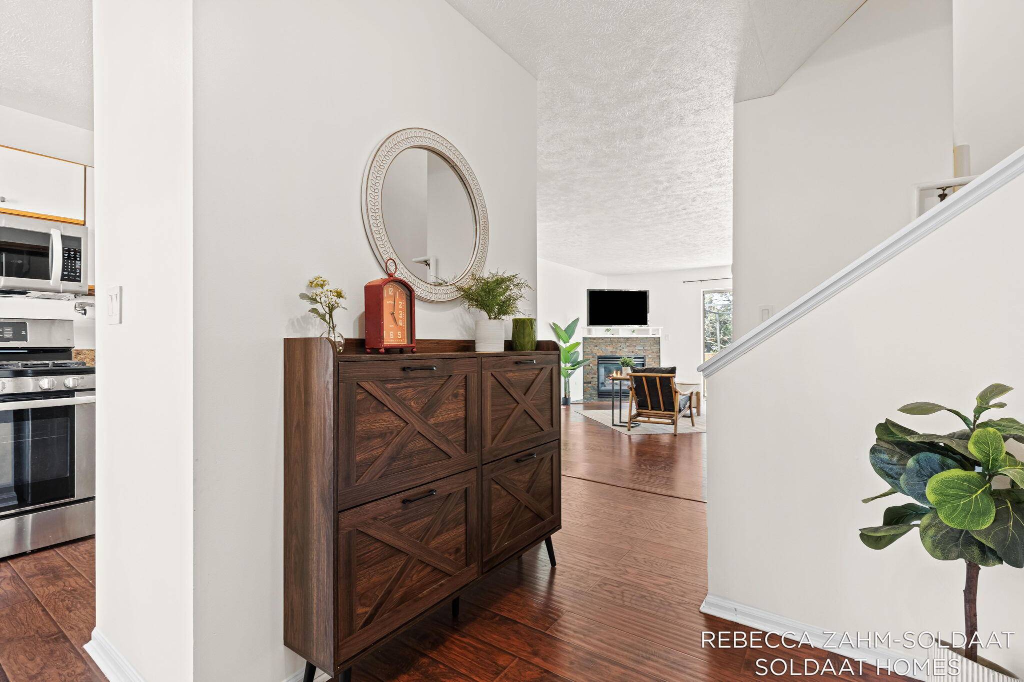 1040 Ada Place DR SE, Ada Twp, MI 49546