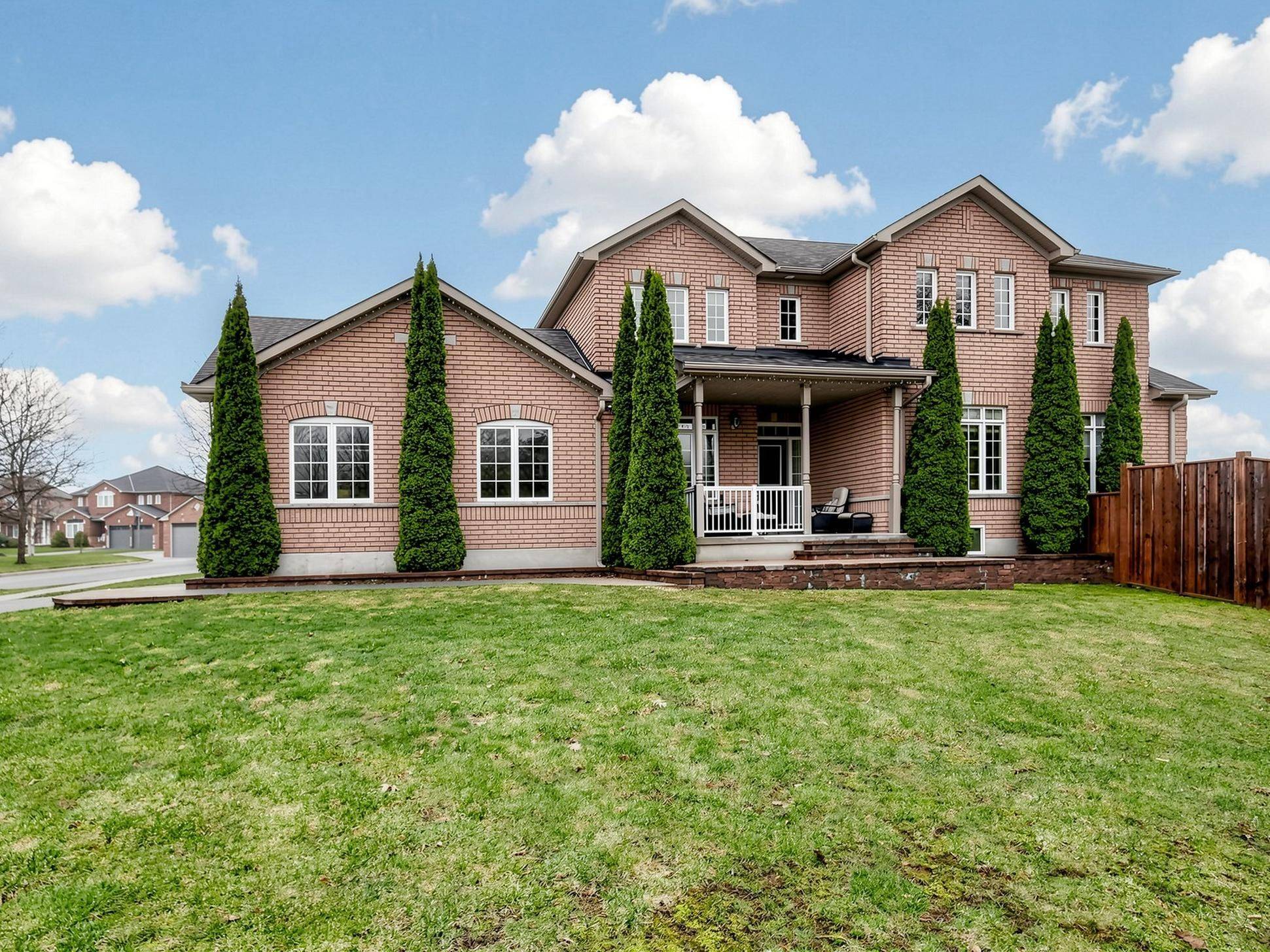 2 Don Morris CT, Clarington, ON L1C 5P7