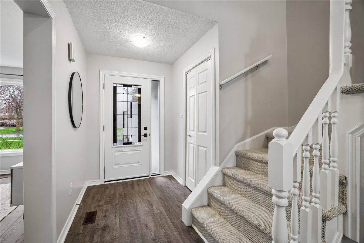 2208 Melissa CRES, Burlington, ON L7P 4J7