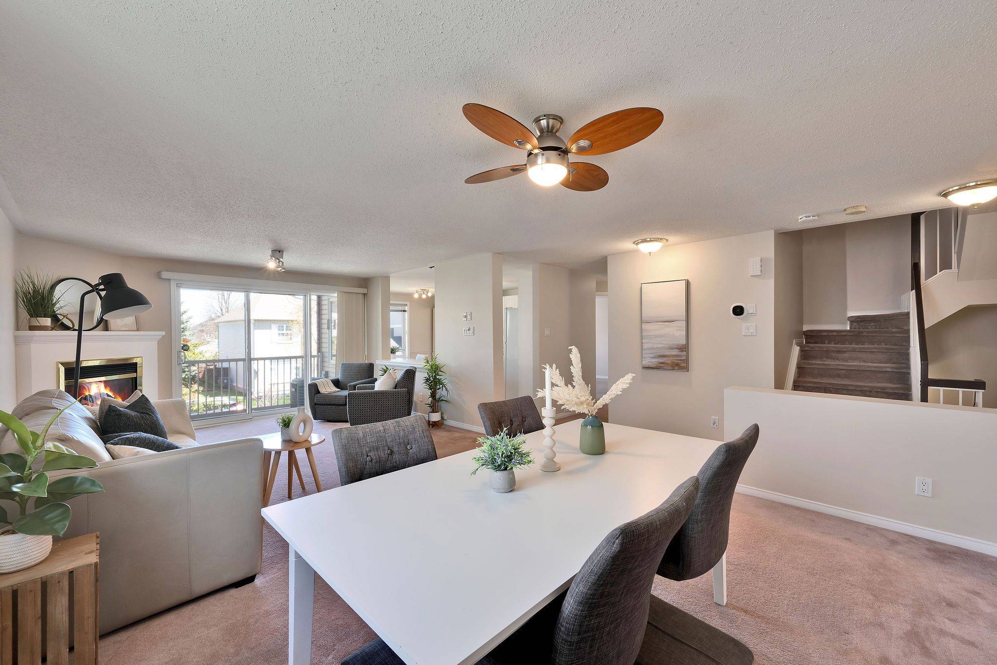 10 Daybreak ST #B, Barrhaven, ON K2G 6T9