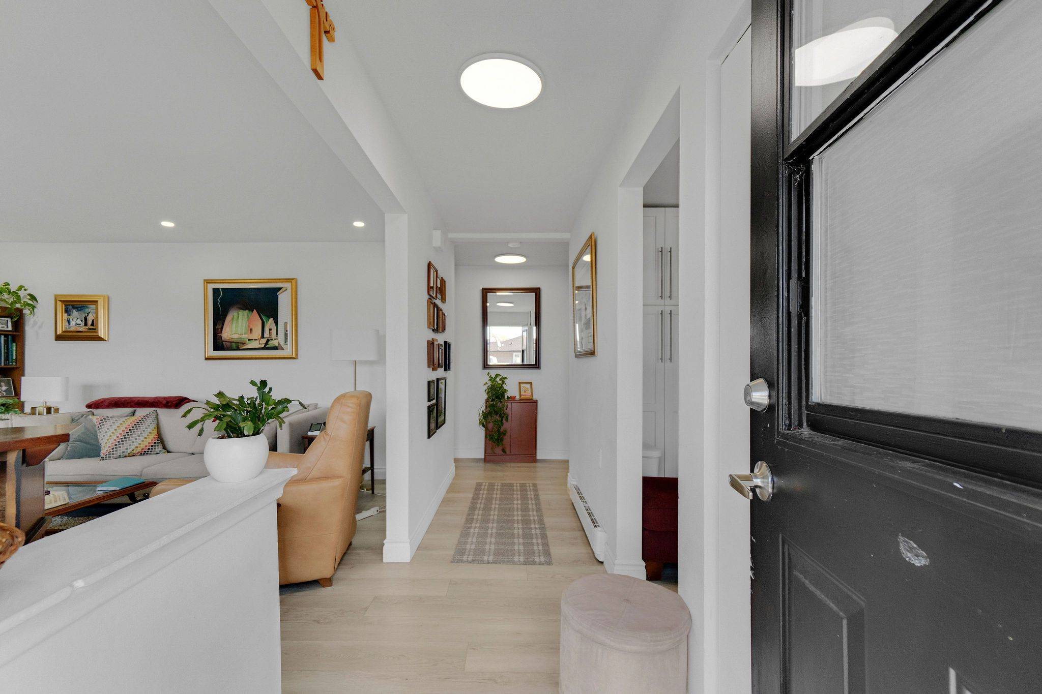 402 Elizabeth ST #2, Grimsby, ON L3M 3K8