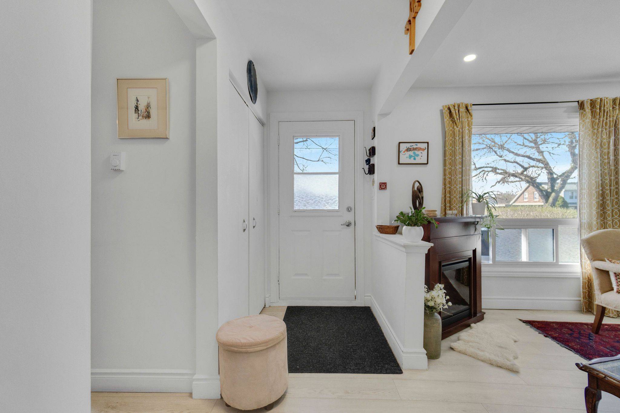 402 Elizabeth ST #2, Grimsby, ON L3M 3K8