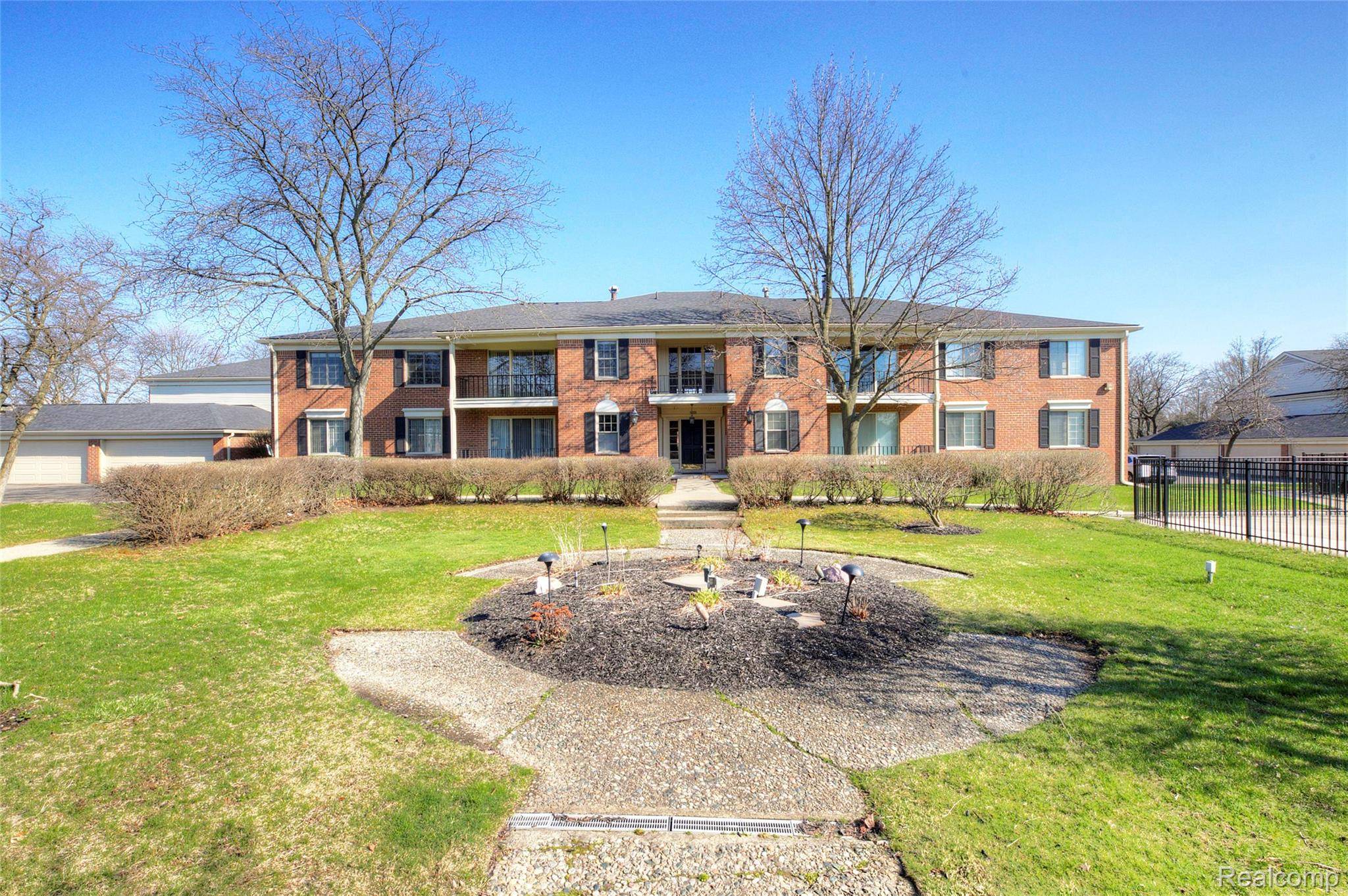 29644 Middlebelt RD #2502, Farmington Hills, MI 48334