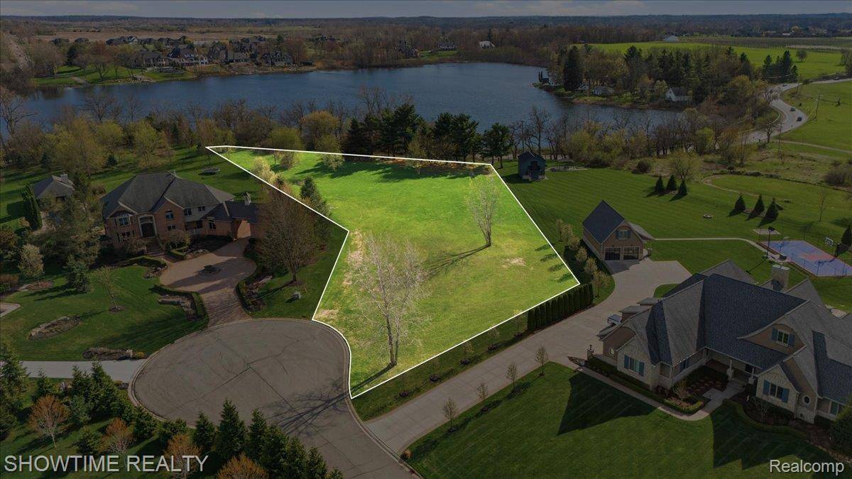 69225 Lake Point CT, Bruce Township, MI 48065