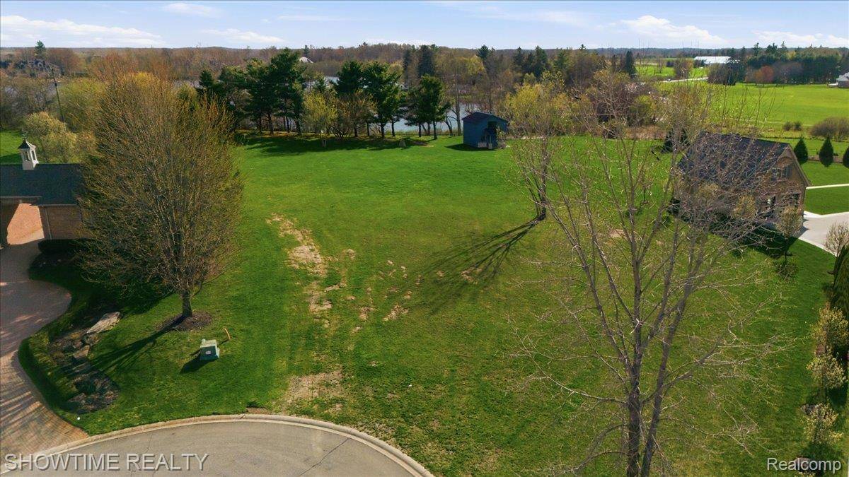 69225 Lake Point CT, Bruce Township, MI 48065