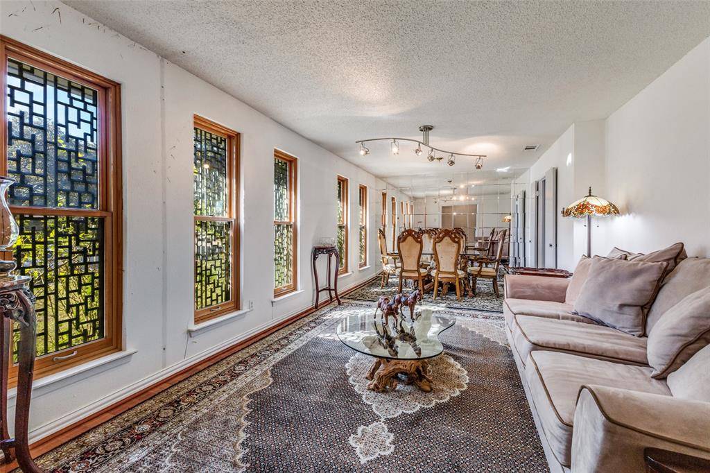 2271 Homeway Circle, Dallas, TX 75228