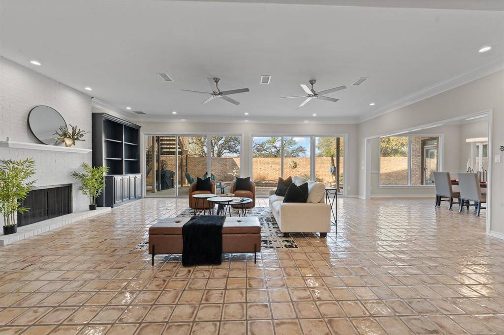 848 S Havenwood Lane, Fort Worth, TX 76112