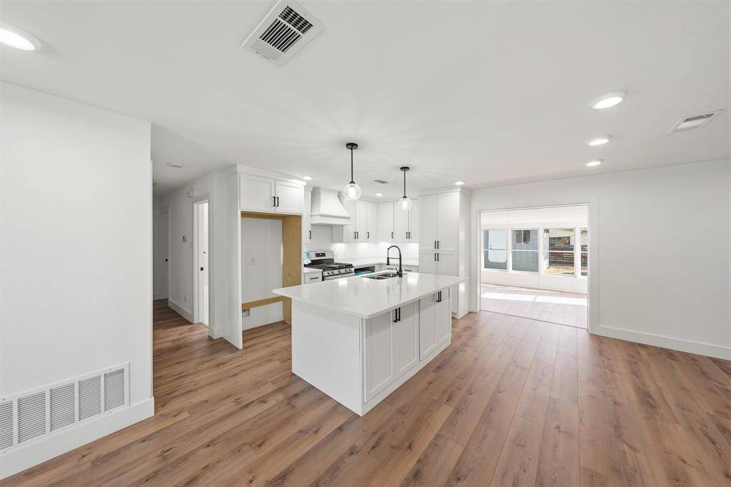 1710 E Tucker Boulevard, Arlington, TX 76010