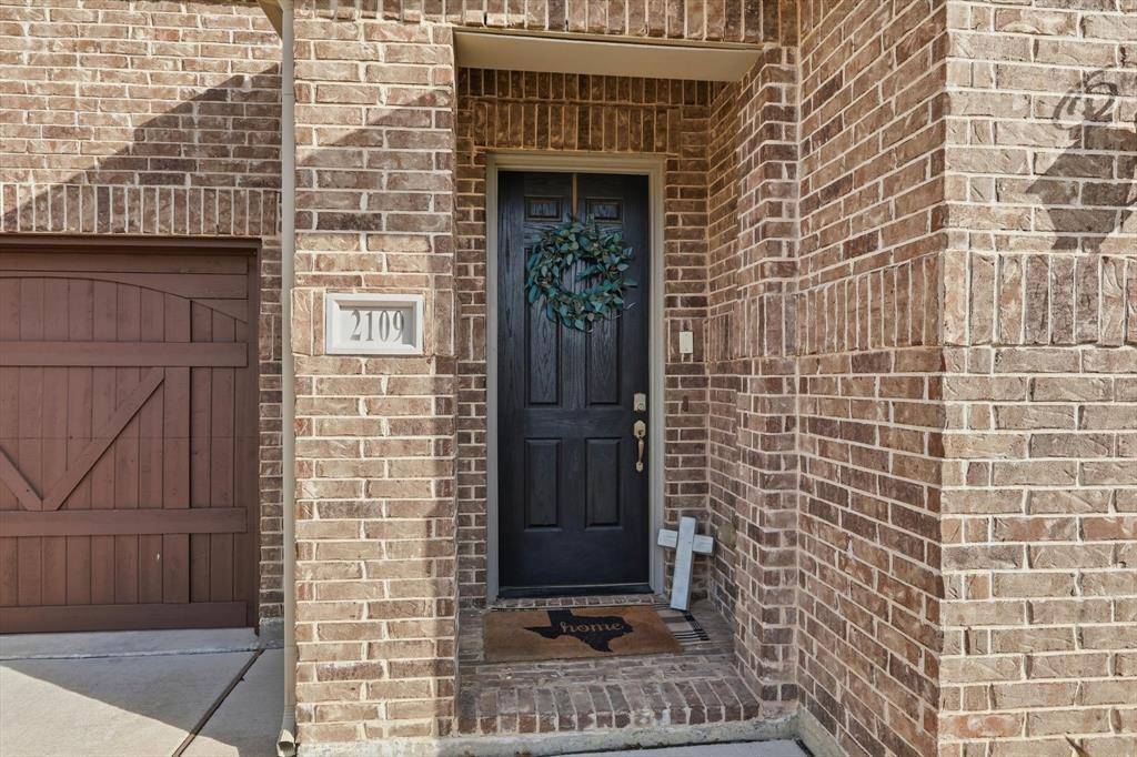 2109 Falcon Ridge Drive, Mansfield, TX 76063
