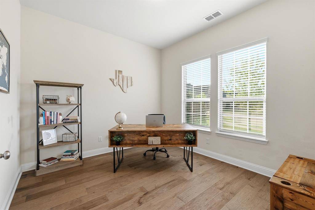 2109 Falcon Ridge Drive, Mansfield, TX 76063