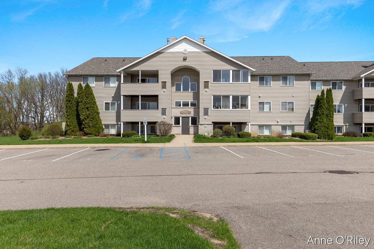 8348 Jasonville CT SE #33, Caledonia Twp, MI 49316