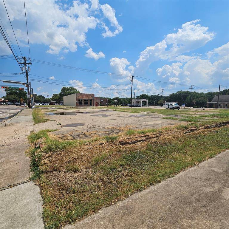 103-107 S Dallas Avenue, Lancaster, TX 75146