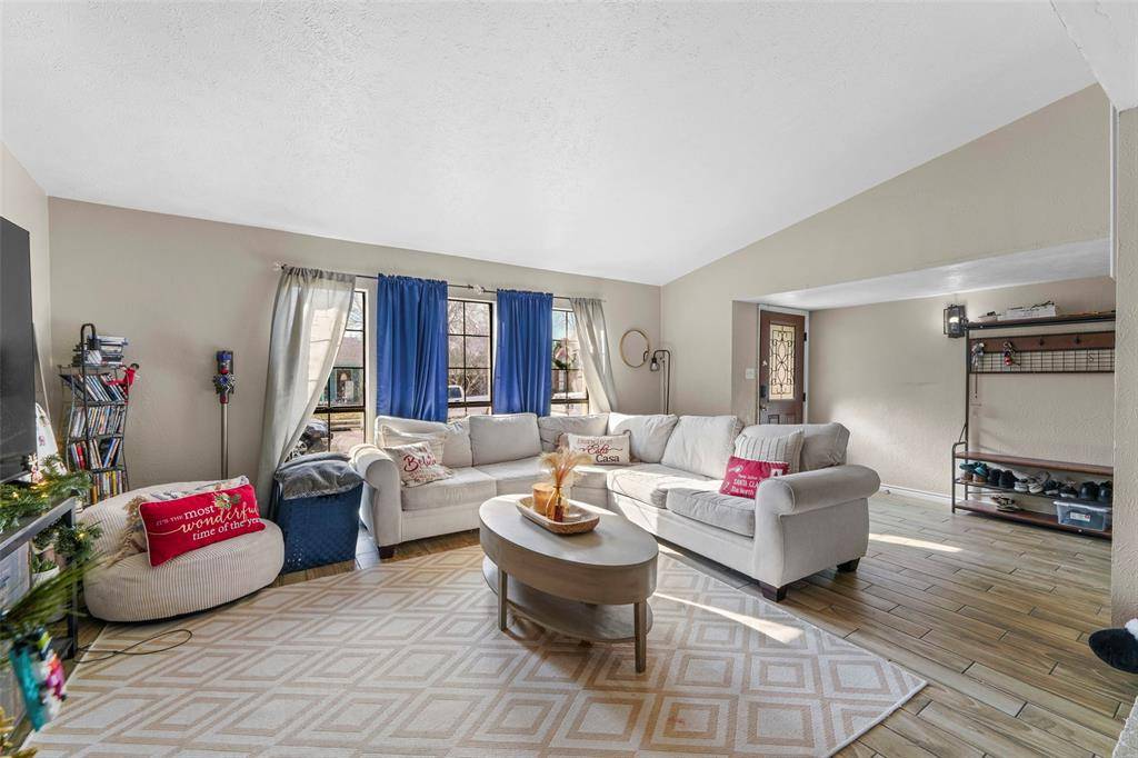 3013 Villa Sur Trail, Dallas, TX 75228