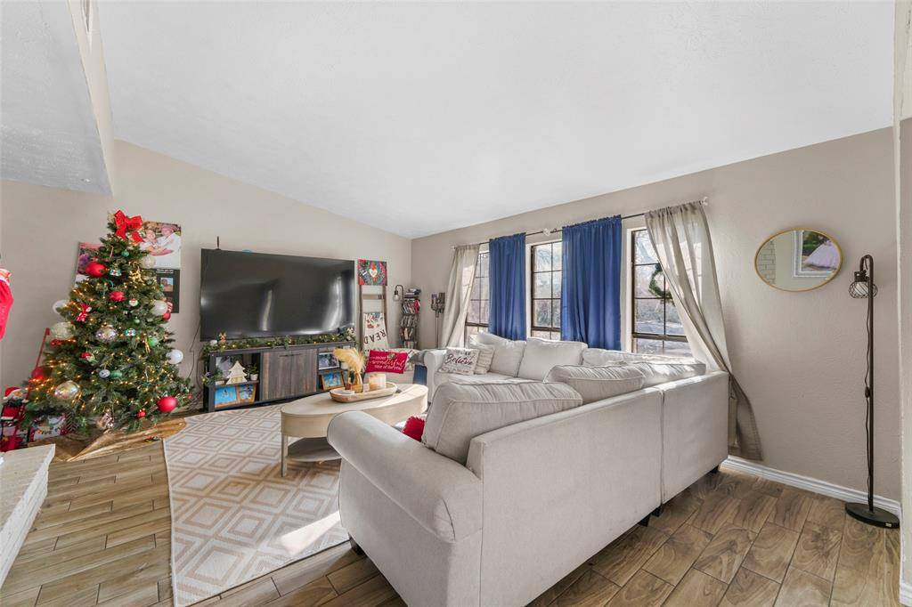 3013 Villa Sur Trail, Dallas, TX 75228