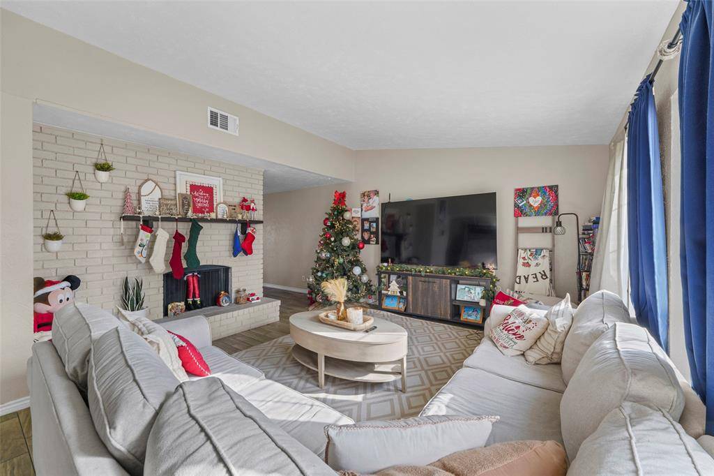 3013 Villa Sur Trail, Dallas, TX 75228