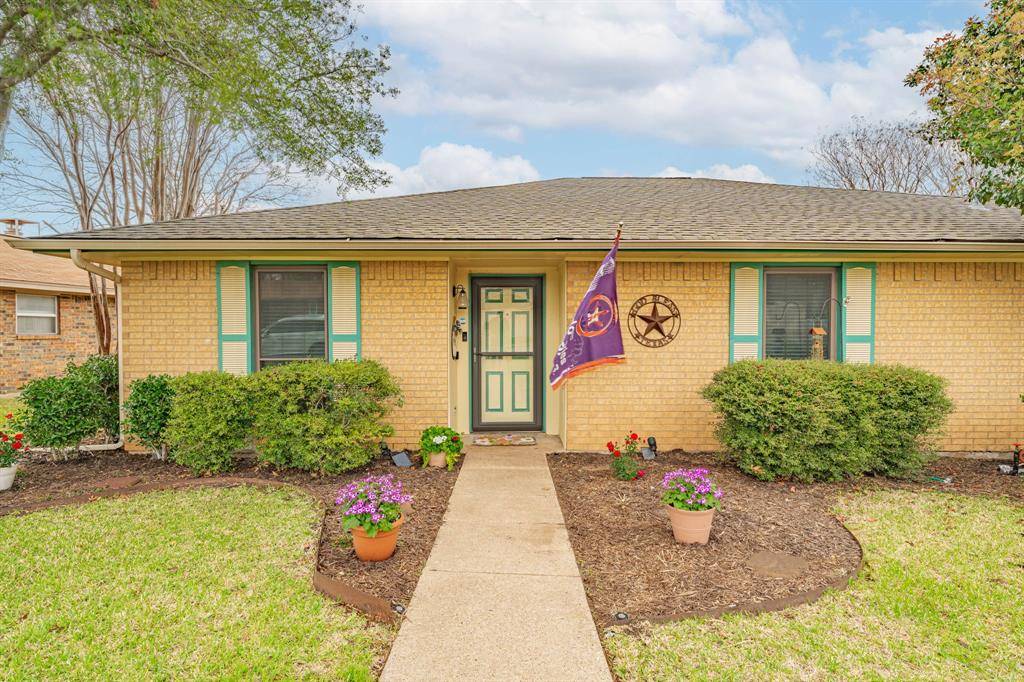 401 Meadow Ridge Drive, Cedar Hill, TX 75104