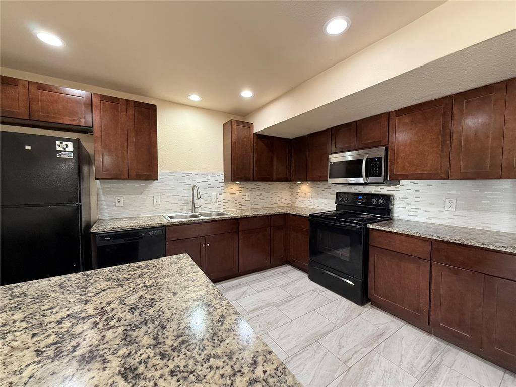 2540 W Rochelle Road, Irving, TX 75062