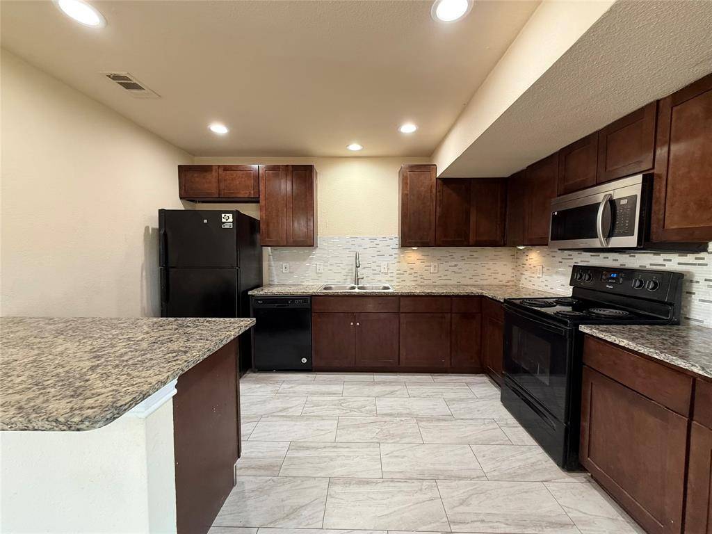 2540 W Rochelle Road, Irving, TX 75062