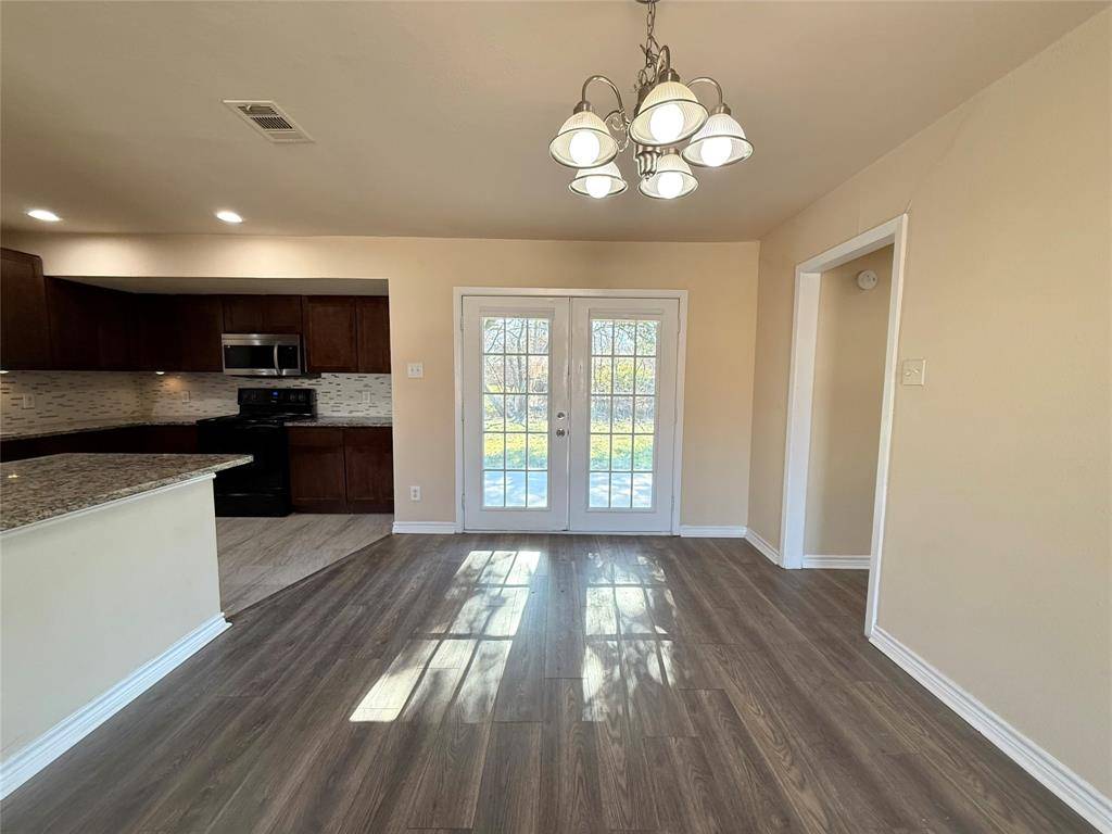 2540 W Rochelle Road, Irving, TX 75062