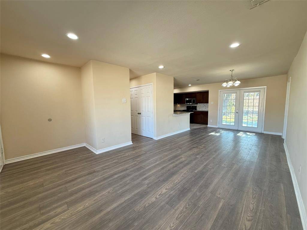 2540 W Rochelle Road, Irving, TX 75062