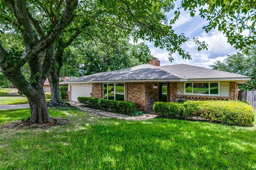 977 Green Castle Drive, Dallas, TX 75232