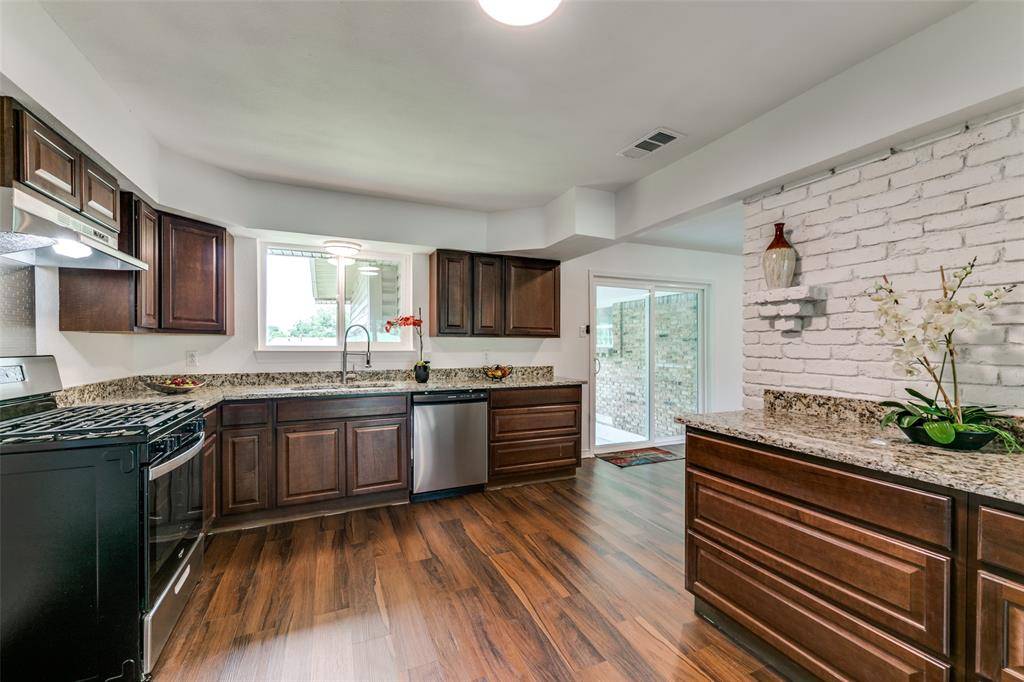 977 Green Castle Drive, Dallas, TX 75232