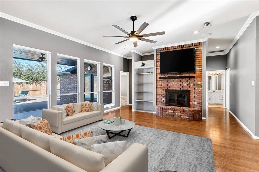 9219 Hanging Moss Drive, Granbury, TX 76049