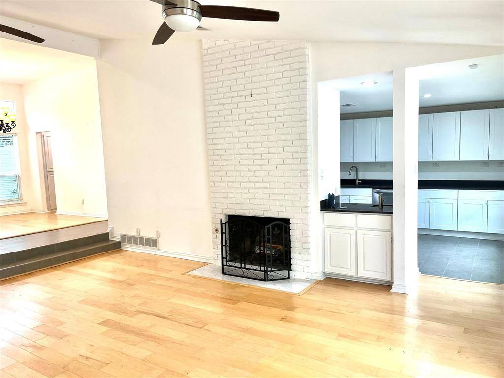 1827 Rhinevalley Drive, Arlington, TX 76012