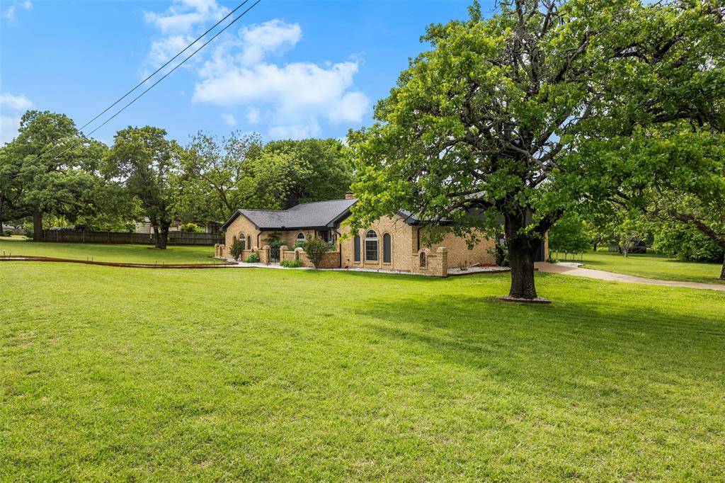 109 Hillside Drive W, Burleson, TX 76028