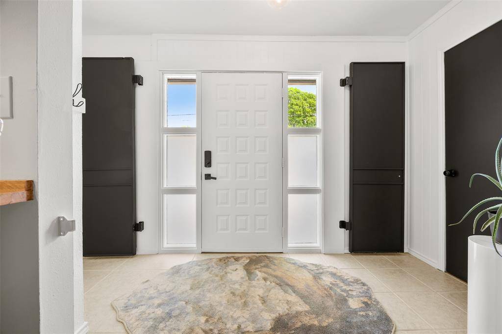 109 Hillside Drive W, Burleson, TX 76028